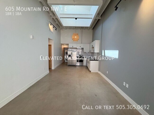 Building Photo - 605 Mountain Rd NW