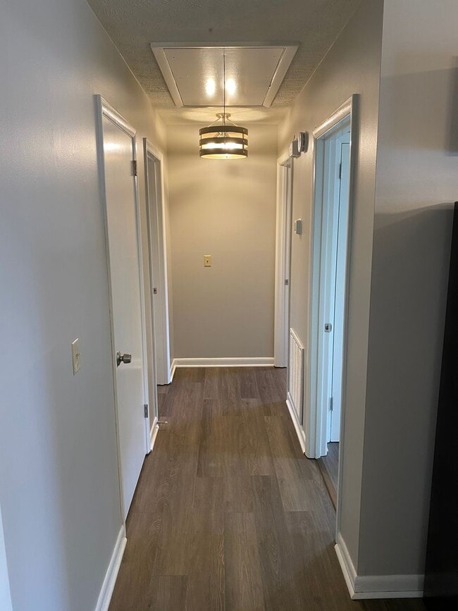 Building Photo - 501 Gracy Ave