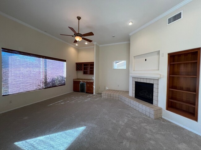 Building Photo - 3 BEDROOM IN LA QUINTA!