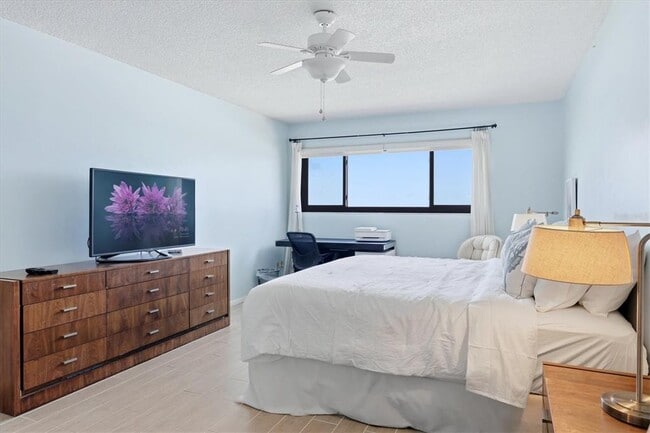 Building Photo - 2089 Gulf of Mexico Dr