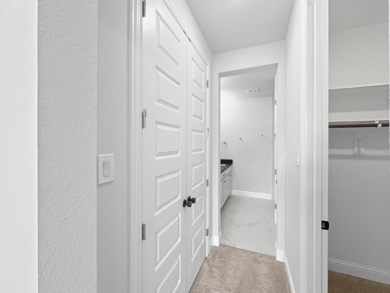 Building Photo - 9525 Thorncrown Ln