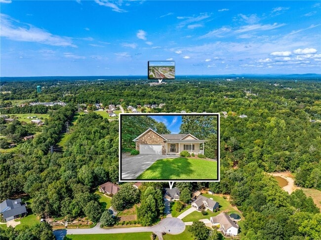 Building Photo - 307 Willow Brook Ln