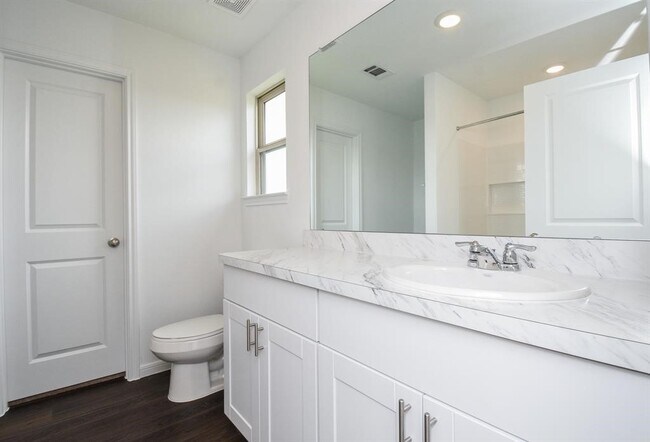 Building Photo - 16412 Big Hickory Dr