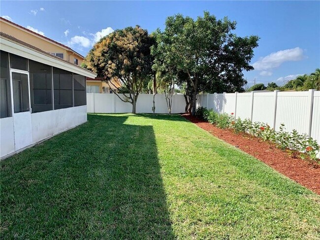 Building Photo - 10841 Fox Glen Dr