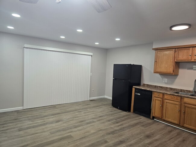 Building Photo - 38177 Jamestown Dr