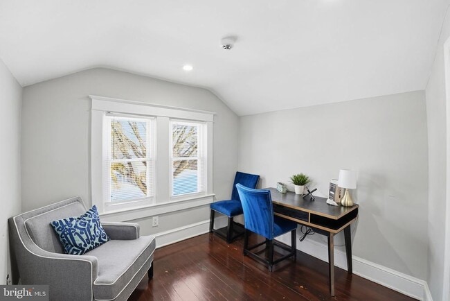 Building Photo - 1341 Franklin St NE