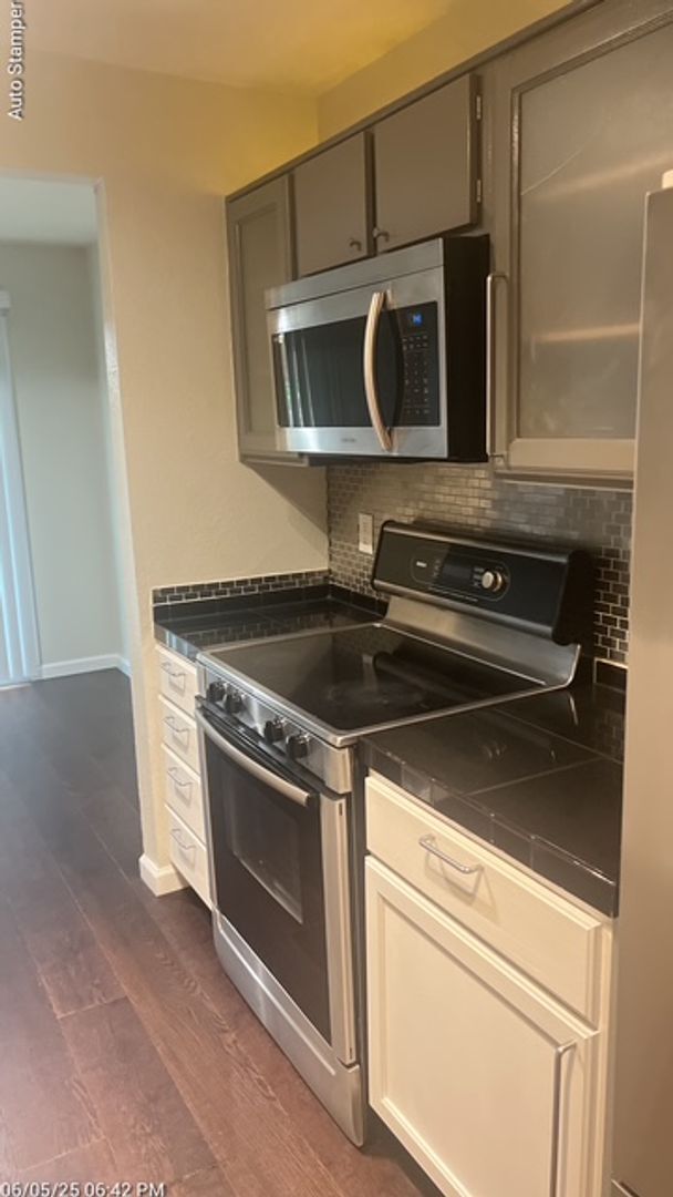 Building Photo - 3900 Glen Knoll Ct