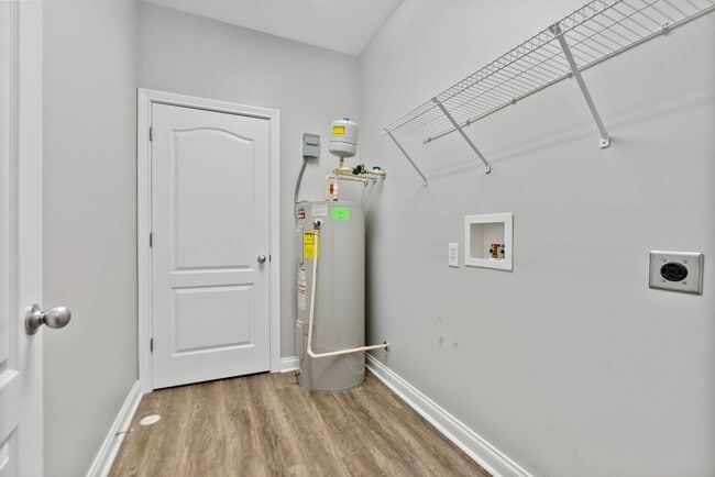 Building Photo - 585 Regency Cir