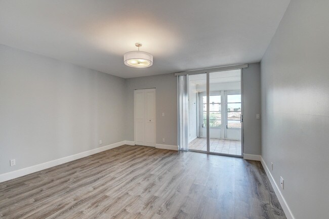 Building Photo - 14747 Cumberland Dr