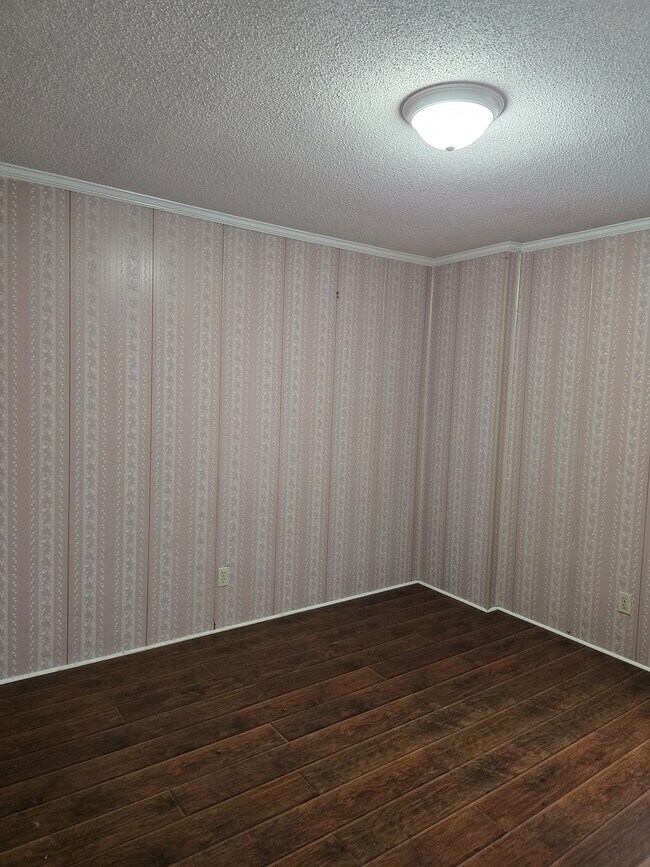 Building Photo - 401 Pecan St