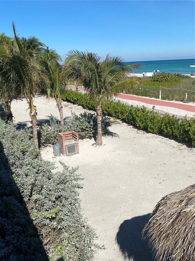 Building Photo - 5161 Collins Ave