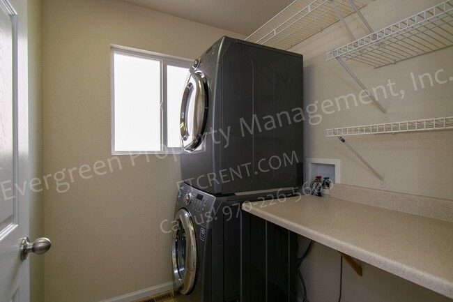 Building Photo - 2214 Bow Side Dr