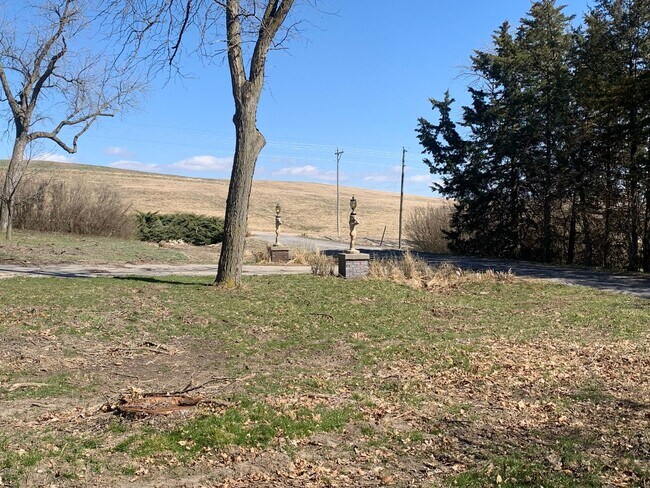 Building Photo - Looking for country living? Check out this...