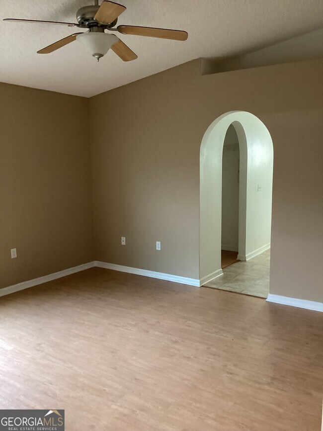 Building Photo - 258 Pine Bluff Dr