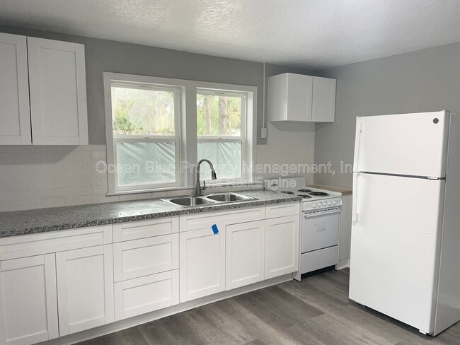 Building Photo - 2010 E Waters Ave