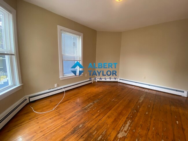 Building Photo - 44 Hillside St