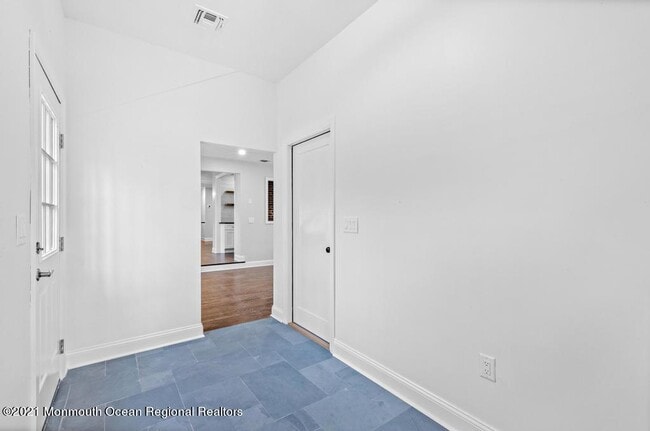 Building Photo - 495 Branch Ave