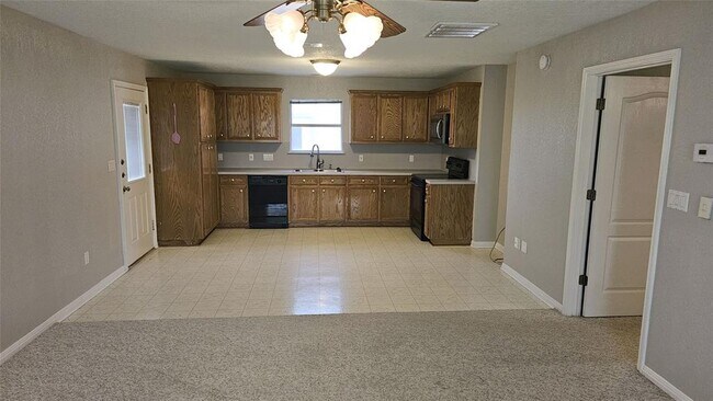 Building Photo - 16 Brenda Ln