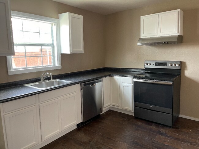 Building Photo - 1811 Bolivar St