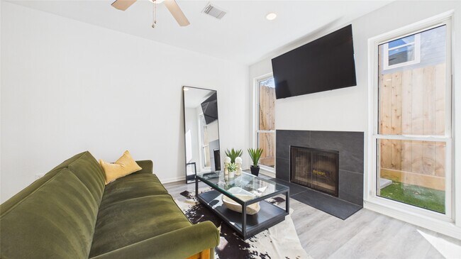 Building Photo - 1211 Jackson Blvd