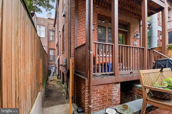 Building Photo - 1120 East Capitol St NE