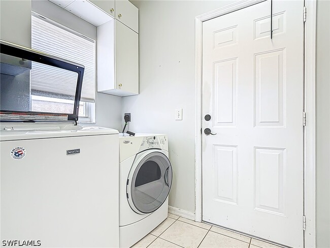 Building Photo - 351 Pindo Palm Dr