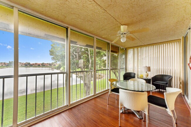 Building Photo - 9553 Shadybrook Dr