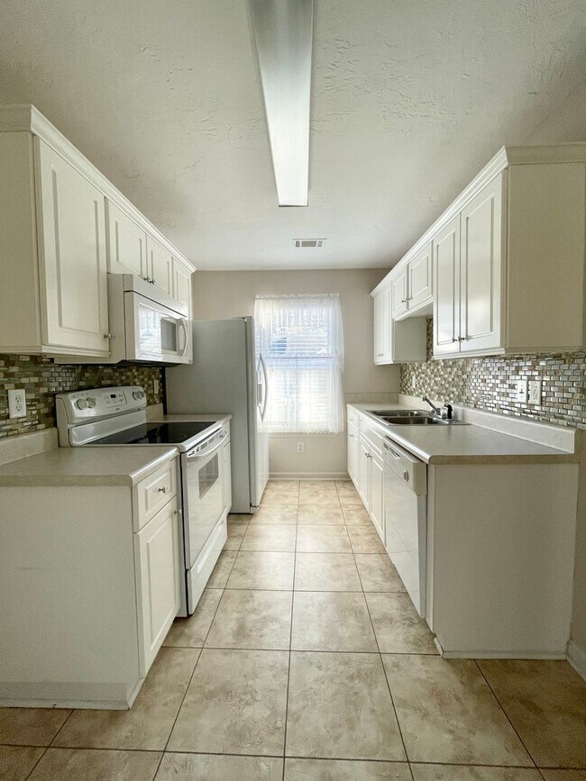 Building Photo - 417 Regency Park Drive