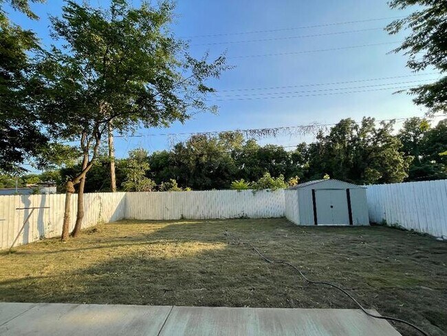 Building Photo - Midtown Charm!  Updated 3BR/2BA house