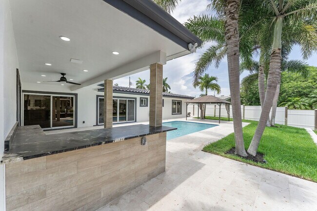 Building Photo - 808 NE 72nd St