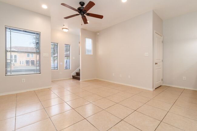 Building Photo - 1204 W Fig Ave