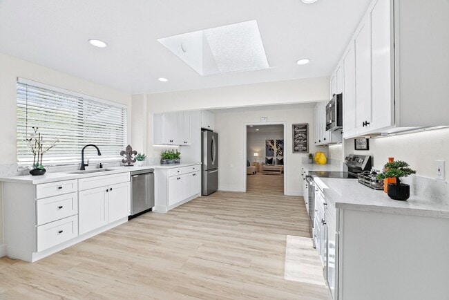 Building Photo - Beautiful Home | Completely Remodeled | Prime Location