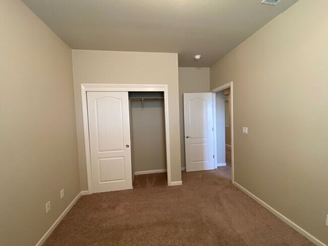 Building Photo - EXCEPTIONAL 4 BEDROOMS, 3 BATH, 3 CAR GARA...