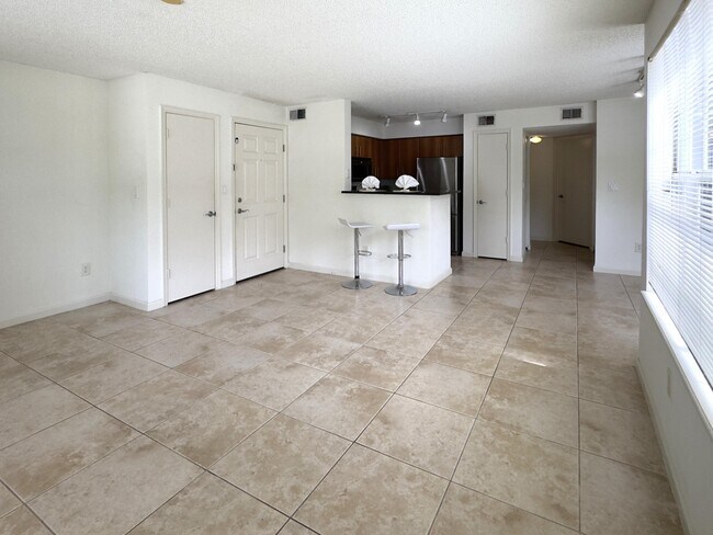 Building Photo - 1000 Crystal Way