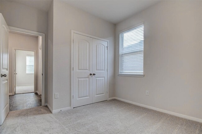 Building Photo - 228 Sunniberg Lp
