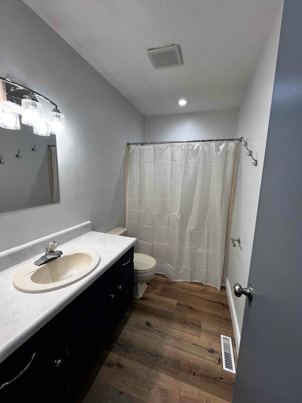 Building Photo - 208 Mount David Dr