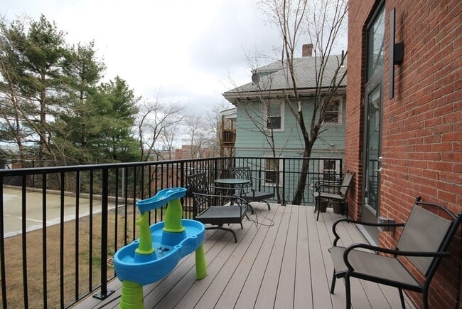 Building Photo - 70 Parker Hill Ave