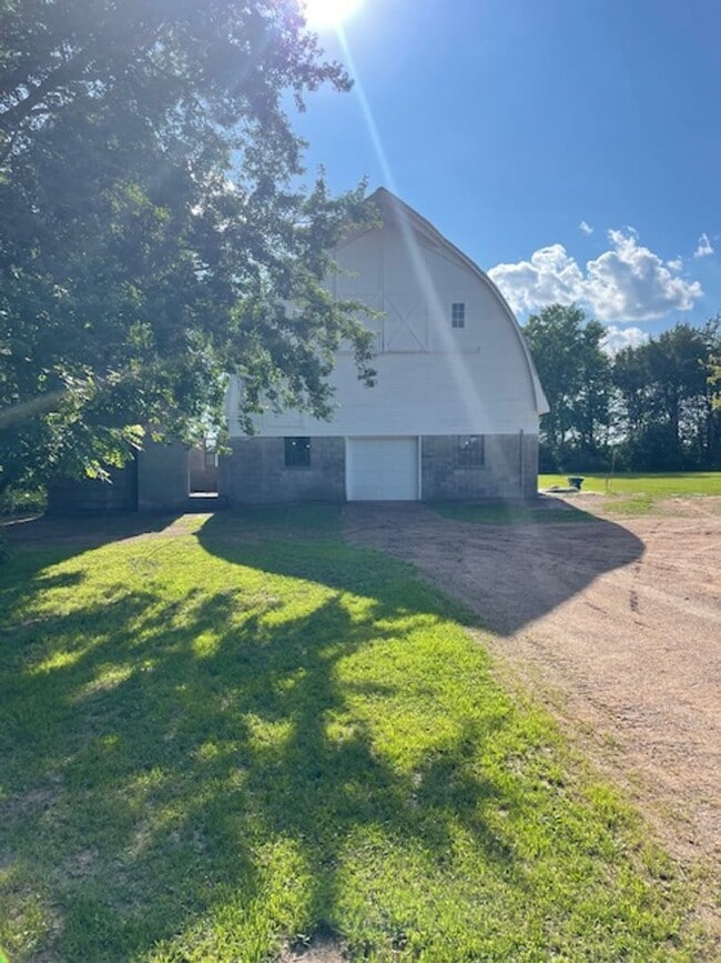 Building Photo - Remodeled 5 Bedroom Home in Foley!