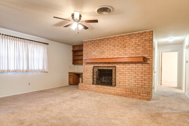 Building Photo - Wonderful 2 Bedroom 1.5 Bathroom Duplex!!!
