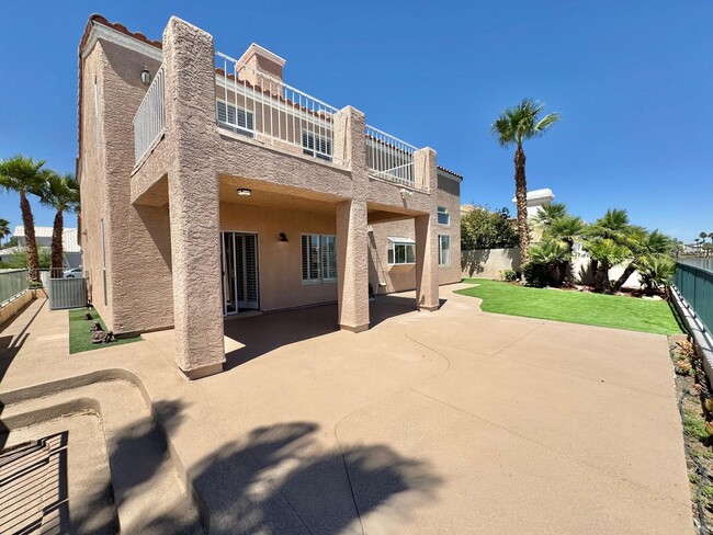 Building Photo - GORGEOUS 2 STORY SPACIOUS 4 BEDROOM HOUSE ...