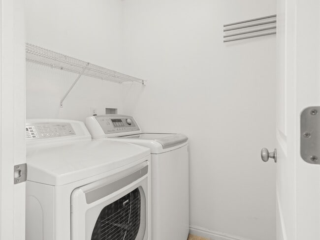 Building Photo - 5047 W Rock Butte Rd