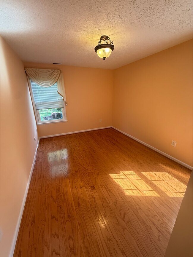 Building Photo - 2101 Woodbox Lane