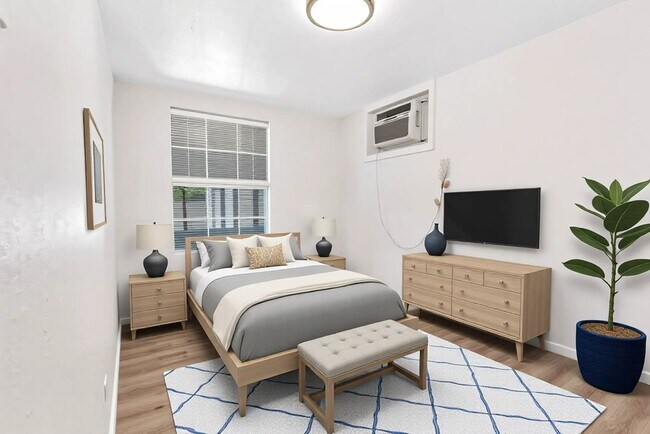 Building Photo - 107 E 11th St