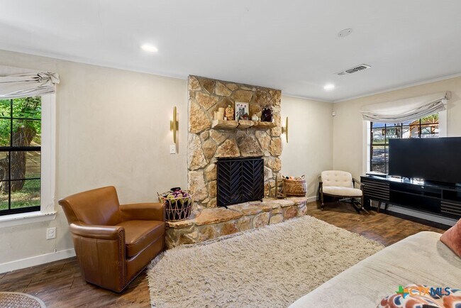 Building Photo - 202 Leveritts Loop