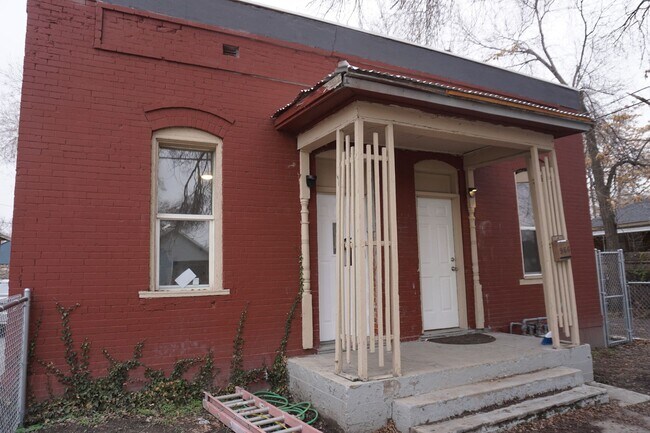 Building Photo - 968 W 500 S