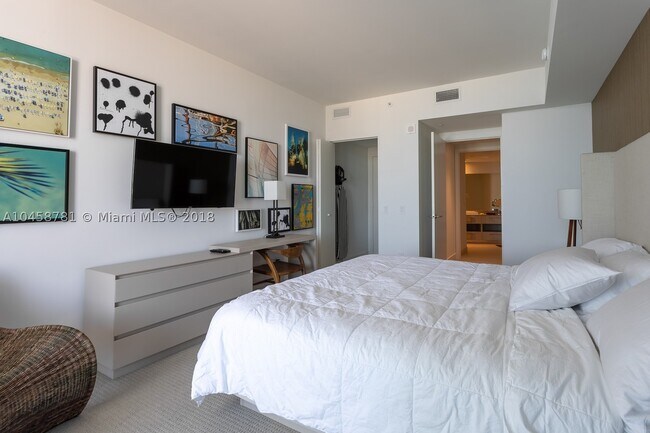 Building Photo - 4111 S Ocean Dr