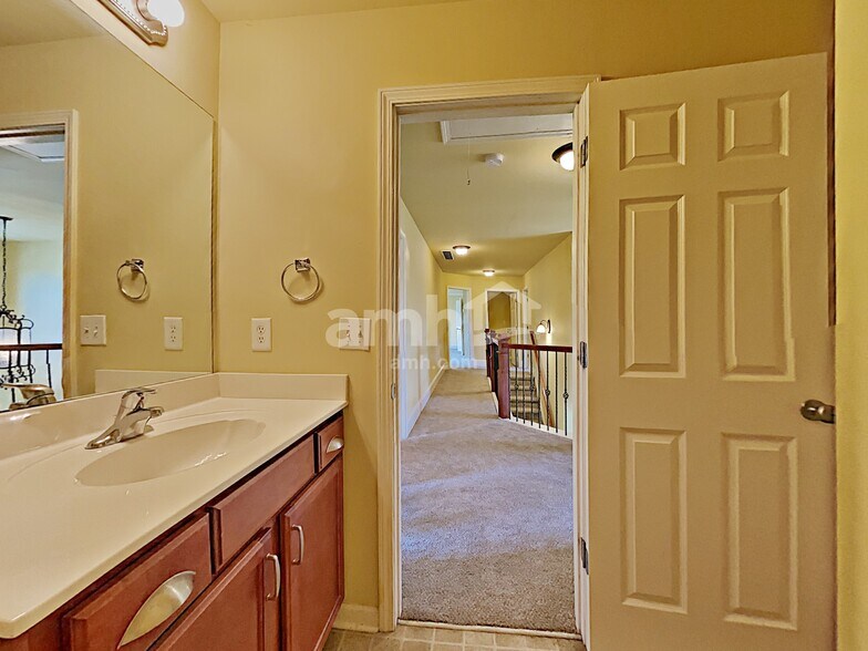 Building Photo - 3100 Camellia Trail