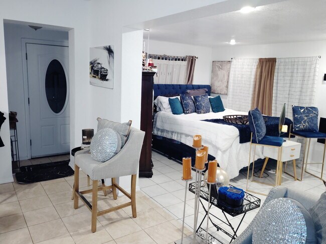 Building Photo - 704 E 121st Ave