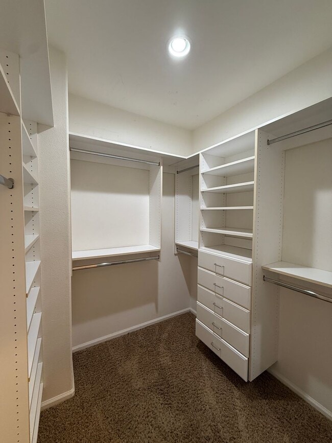 Building Photo - Beautiful Large Two Story Home is Centrall...