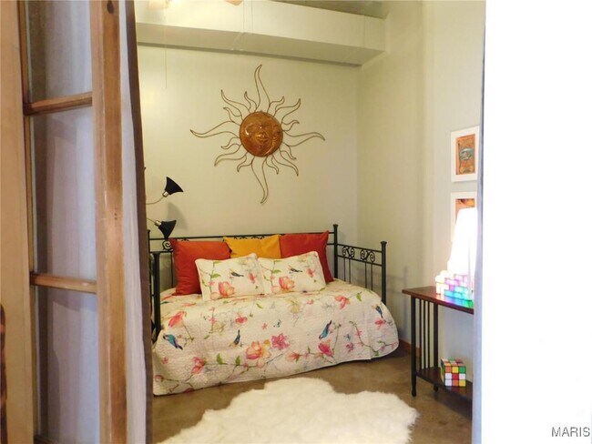 Building Photo - 701 N 15th St